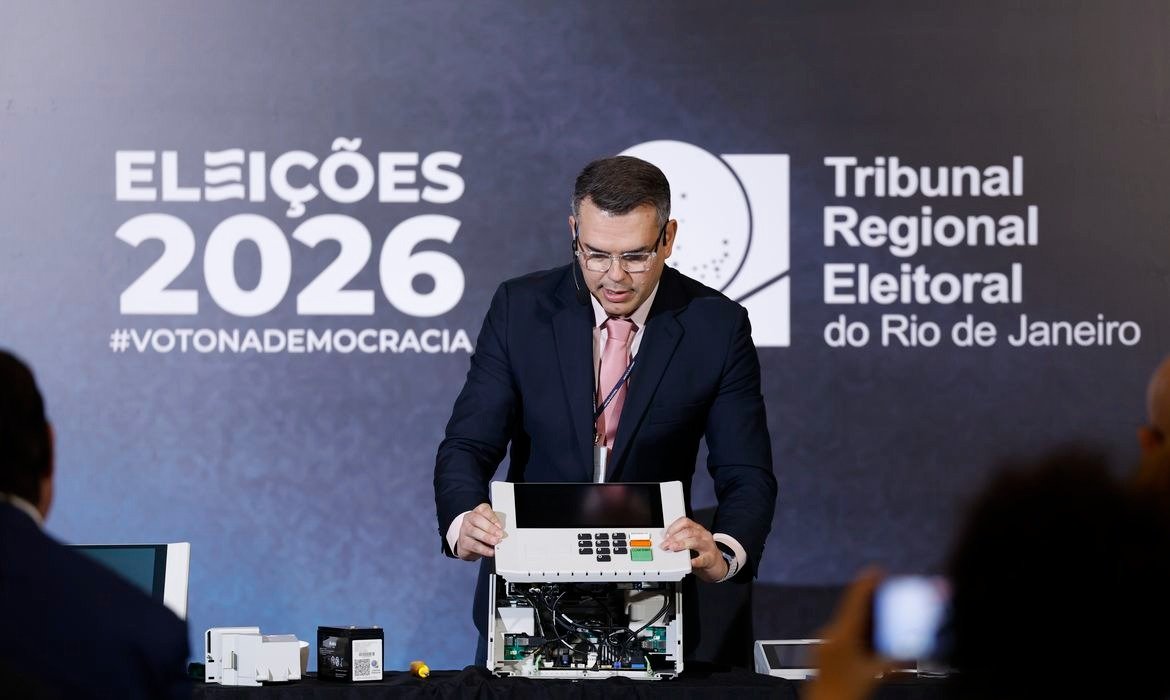 TRE-RJ explica segurança da urna eletrônica