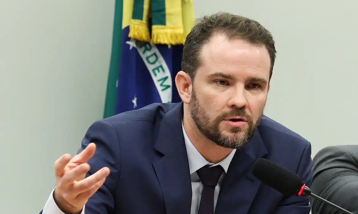 Debate sobre dívida pública ganha força