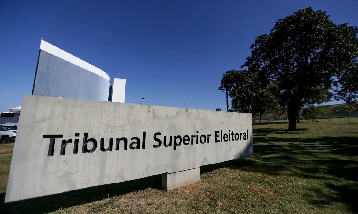 TSE monitora avanço da IA para proteger eleições 2026