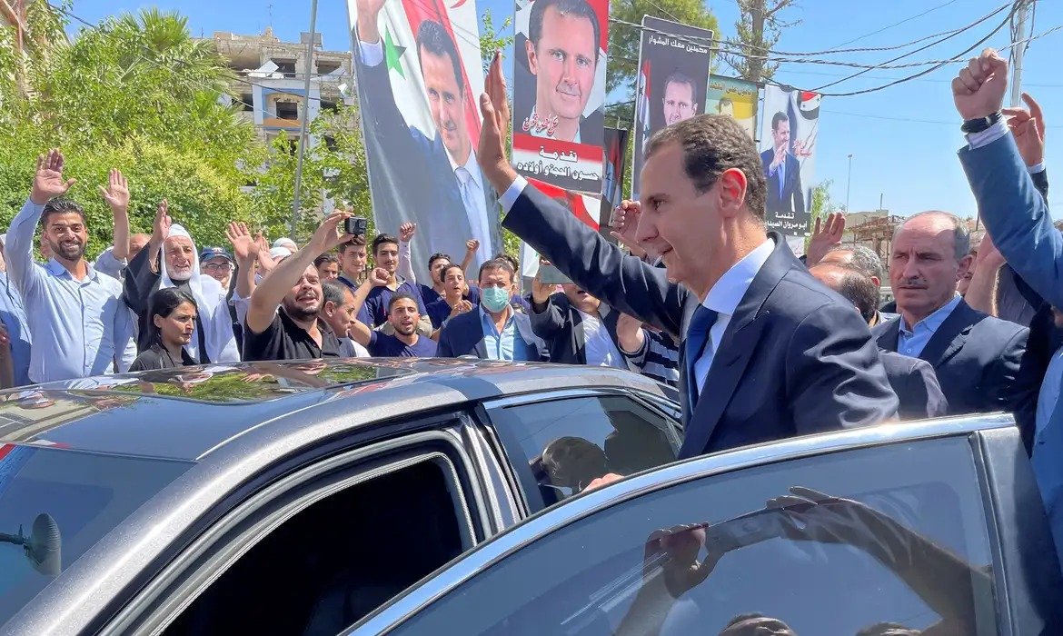 Assad é condenado à morte após queda do regime