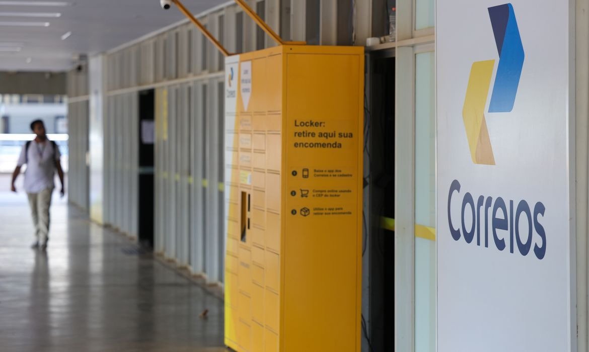 Correios enfrentam greve nacional e disputa sobre plano de saúde