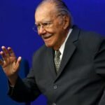 José Sarney é internado novamente para tratar pneumonia