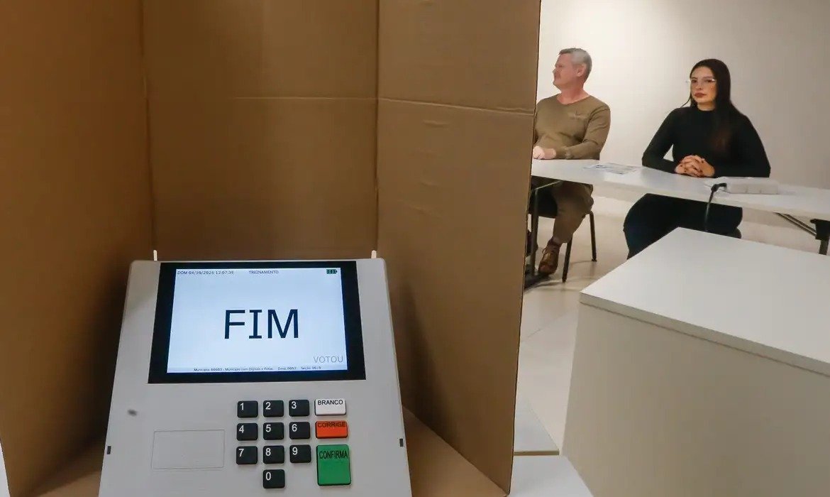 Eleições 2026: eleitor deve deixar eletrônicos antes da urna